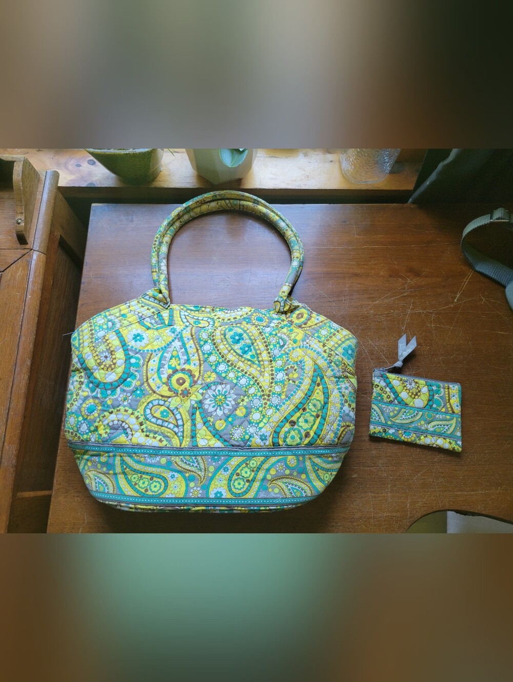 EUC Vera Bradley Family Tote in Tutti Frutti  GREEN YELLOW & Change Bag